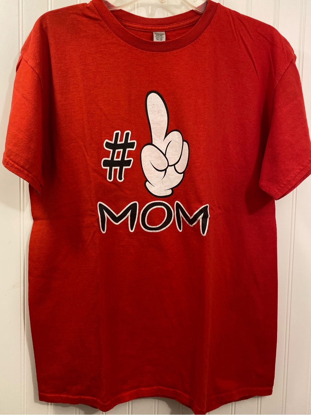 #1 MOM Mickey hand t-shirt